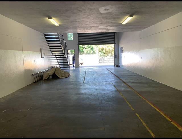 205M² WAREHOUSE TO LET IN BRAMLEY PARK